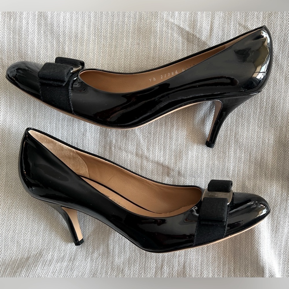 Ferragamo Black Patent Leather Pumps, Size 8 2A (Narrow) - Picture 3 of 15